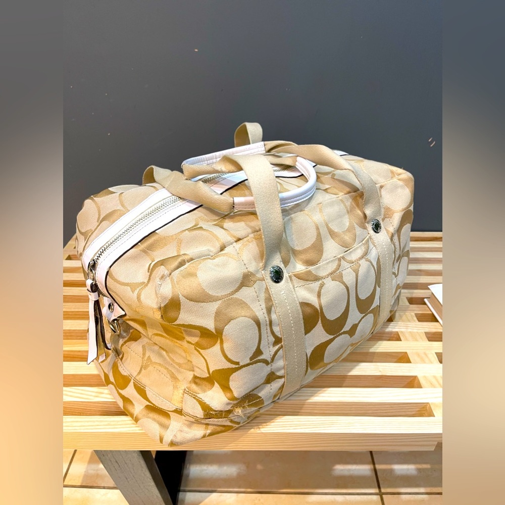 ‼️SOLD‼️ Coach Weekend Duffel Bag in Champagne Gold